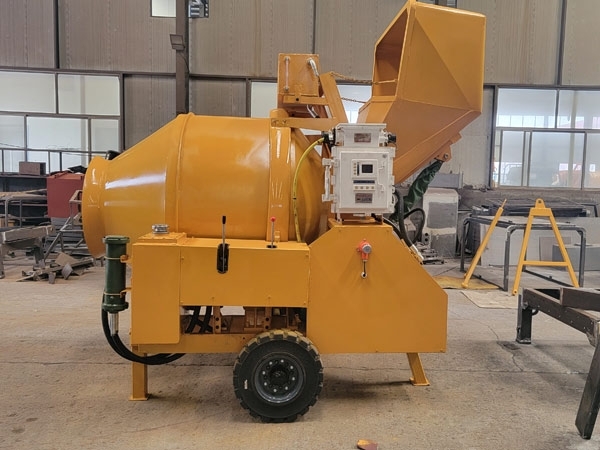 礦用濕噴臺(tái)車(chē)，礦用混凝土泵，礦用攪拌機(jī)發(fā)貨